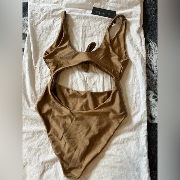 BNWT Lali & Layla One-Piece Swimsuit - Picture 3 of 9